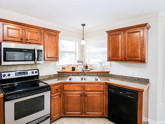 3rd image of 801 Southridge Dr