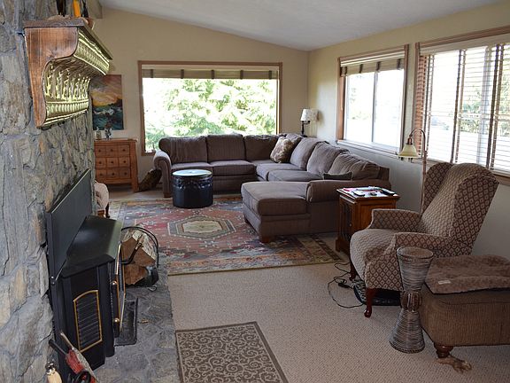 Living room.