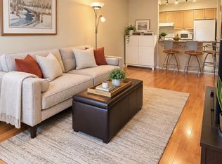 260 Merton St #302, Toronto, ON M4S3G2