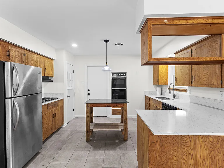 2909 Grove St — Photo 3