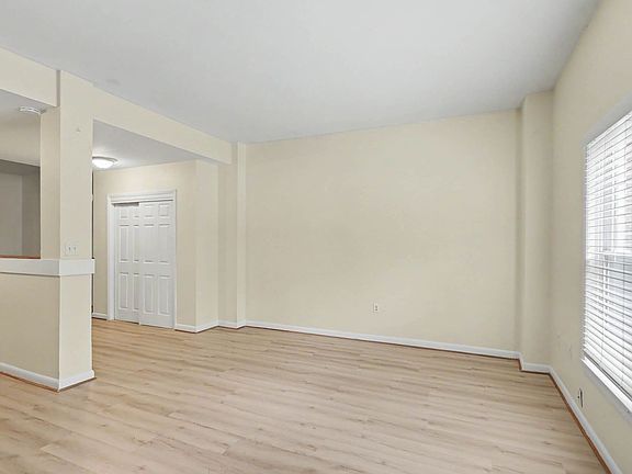 5th image of 308 Patriot Ln #J