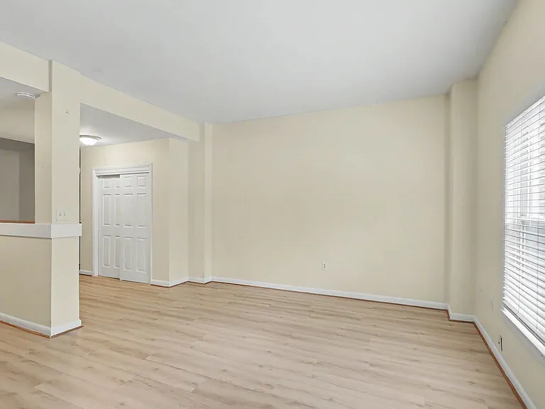308 Patriot Ln #J — Photo 5