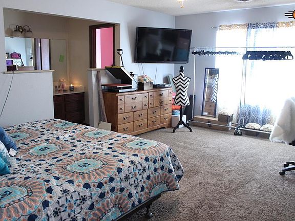 4th image of 1 Highland Cir