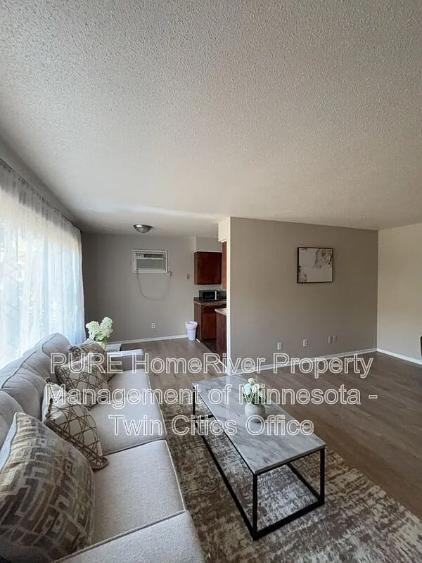 1 bed, 1.0 bath, $1,300 — Photo 1