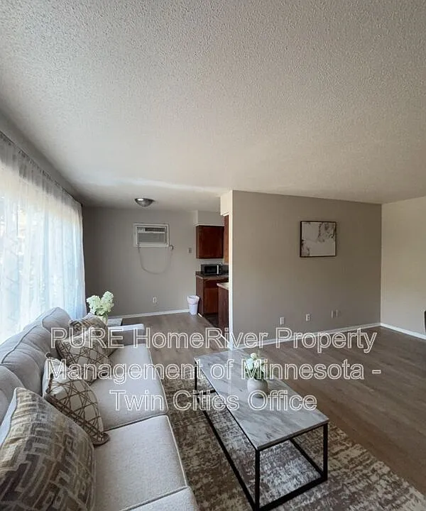 1500 10th Ave S