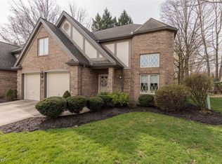 30 Aberdeen Ct, Rocky River, OH 44116