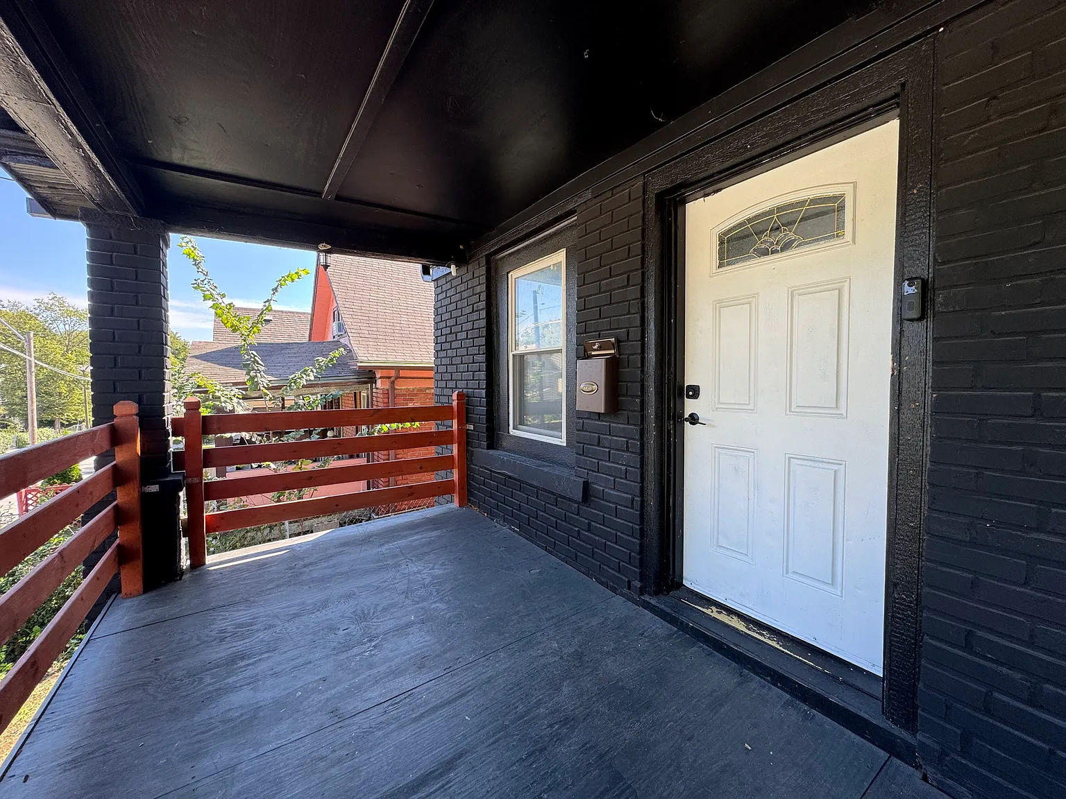 4 bed, 1900 sqft, $1,550 — Photo 2