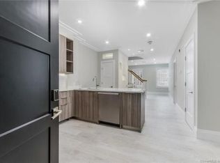 1990 Bronson Rd #8, Fairfield, CT 06824