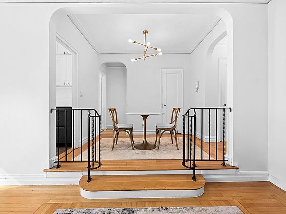 4th image of 161 E 88th St APT 5C