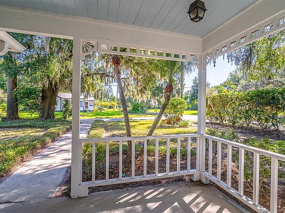 3rd image of 472 MAYFAIR CIRCLE