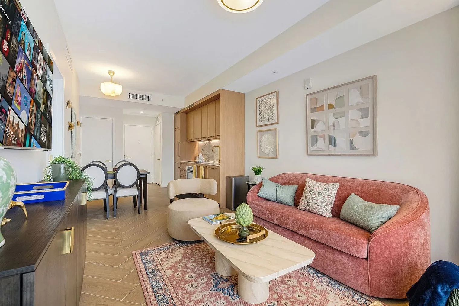 1 bed, 1.0 bath, 699 sqft, $3,030 — Photo 3