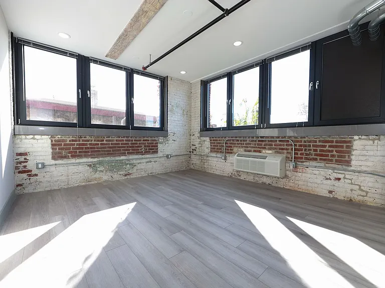1810 E Venango St — Photo 12