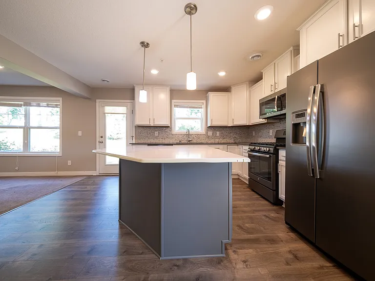 5874 Royalton Rd NE — Photo 3