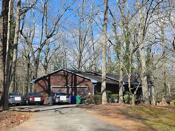 3rd image of 979 Lost Creek Cir