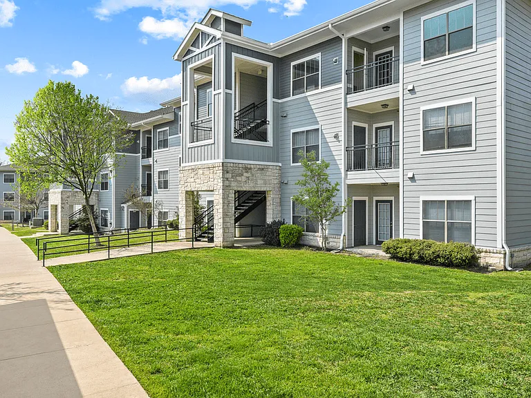 Park Place at Loyola Apartments — Photo 6