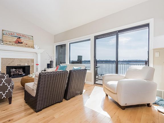 3rd image of 555 Lake St #15