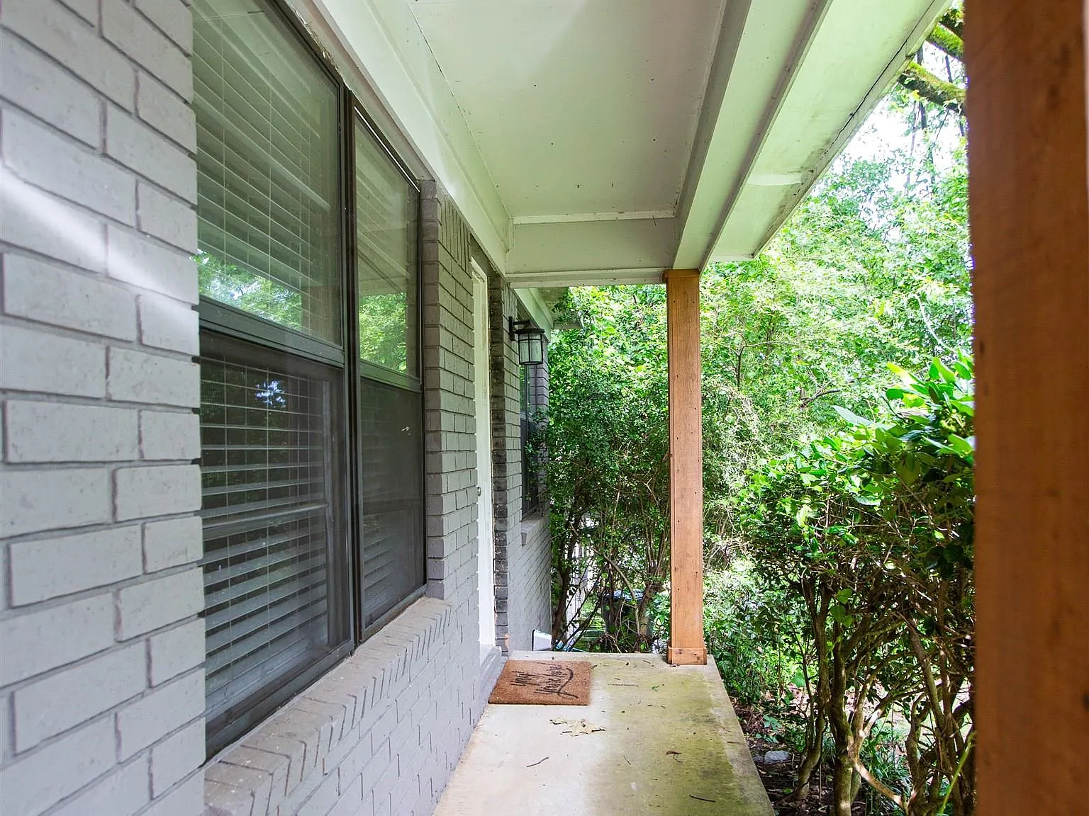 3 bed, 1.5 bath, 960 sqft, $1,225 — Photo 2