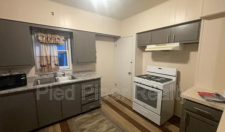1015 S Columbia Ave — Photo 10
