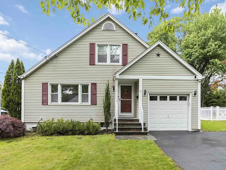 7 Evelyn Rd — Photo 27