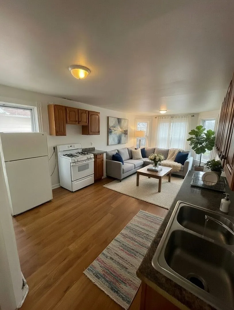 1201 Hagerer St. (4 Unit) — Photo 1