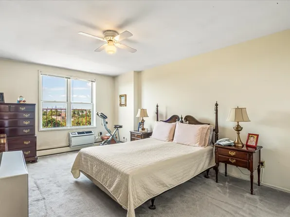 151-05 Cross Island Parkway image 4 of 20