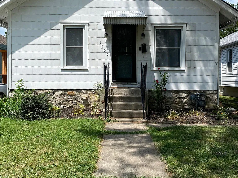 1206 E 22nd Ave — Photo 1