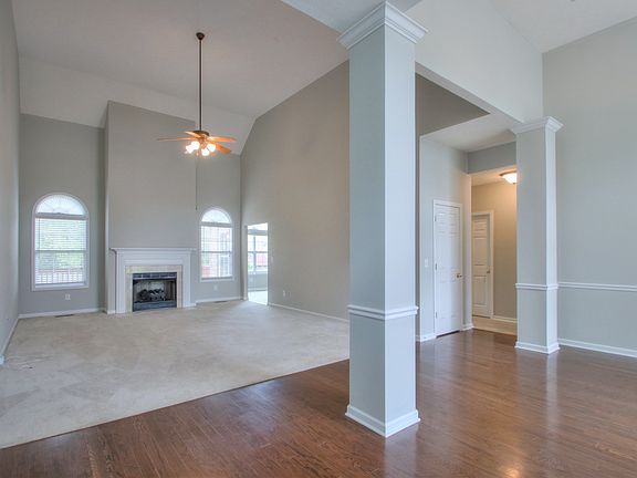 2nd image of 215 Chandler Blvd