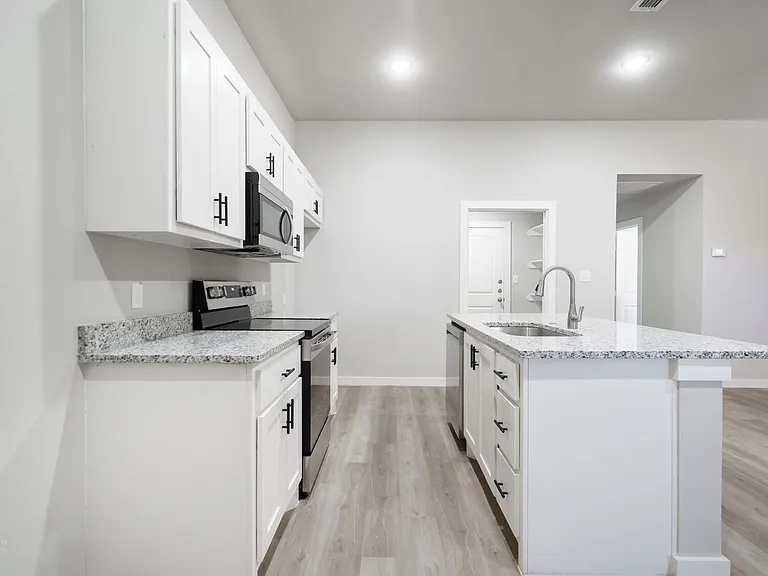 2718 Roman Ln — Photo 8