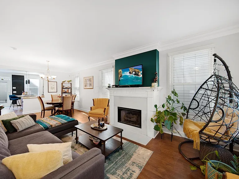 1018 Perry St #10-101 — Photo 7