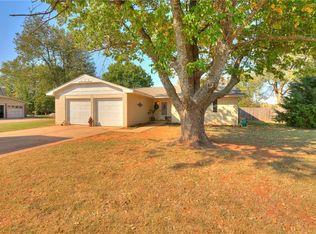 437 E Mohr Ln, Mustang, OK 73064