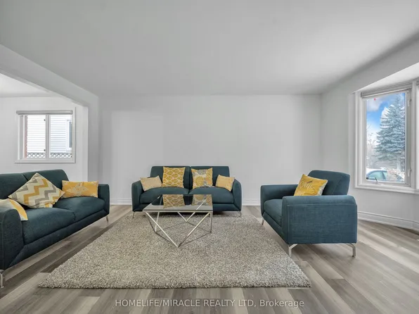 261 Country Hill Dr, Kitchener, ON N2E 2C1