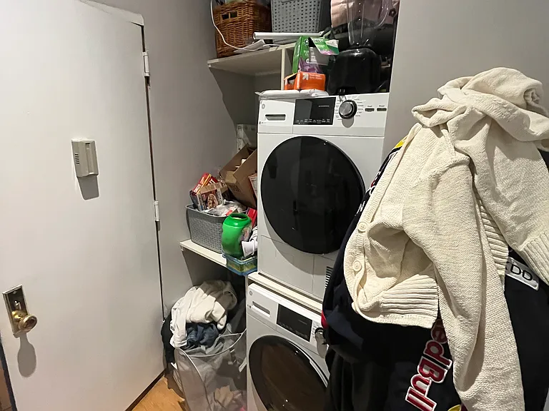449 W 51st St #2R — Photo 13