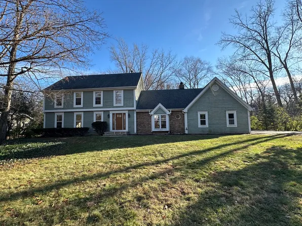 6917 New Hampshire Trl, Crystal Lake, IL 60012