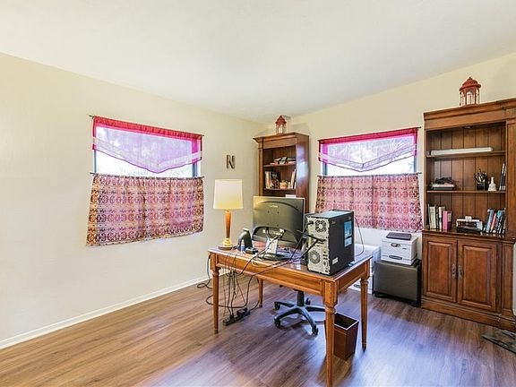 4th image of 7483 Meadowlawn Dr N