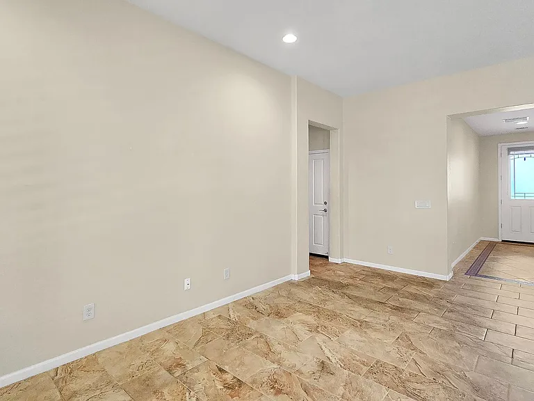 16374 W Amelia Dr — Photo 4