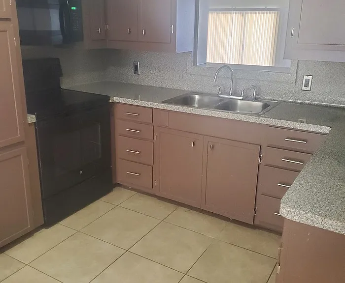 2417 N Parkwood Dr — Photo 6