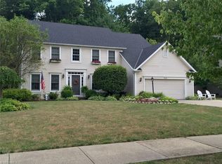 30401 Oakwood Cir, North Olmsted, OH 44070