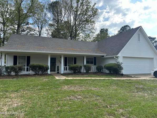 104 Live Oak Ln, Brandon, MS 39047