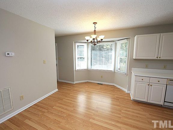 4th image of 86 Richmond Dr