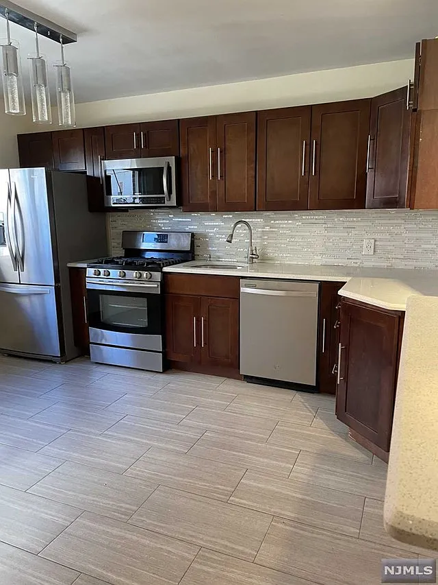 201 Oakdene Pl photo 1
