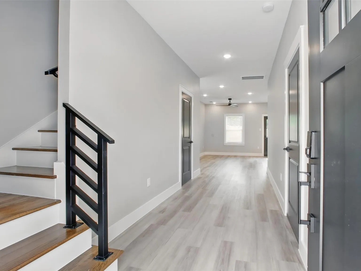 2 bed, 2.5 bath, 1320 sqft, $1,650 — Photo 3