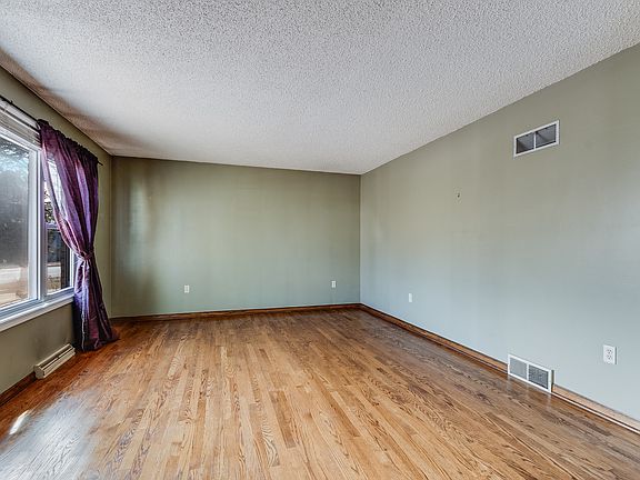 3rd image of 805 S Raven Rd