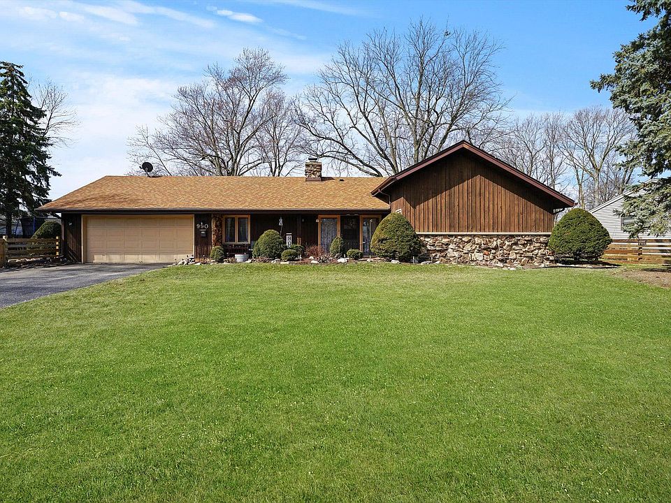 1st image of 990 N Elmwood Dr