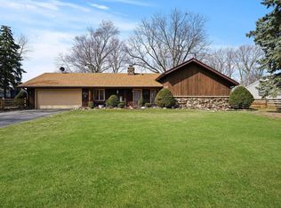 990 N Elmwood Dr, Aurora, IL 60506