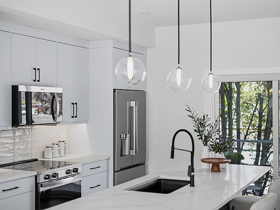 3rd image of 143 Green Ave #101