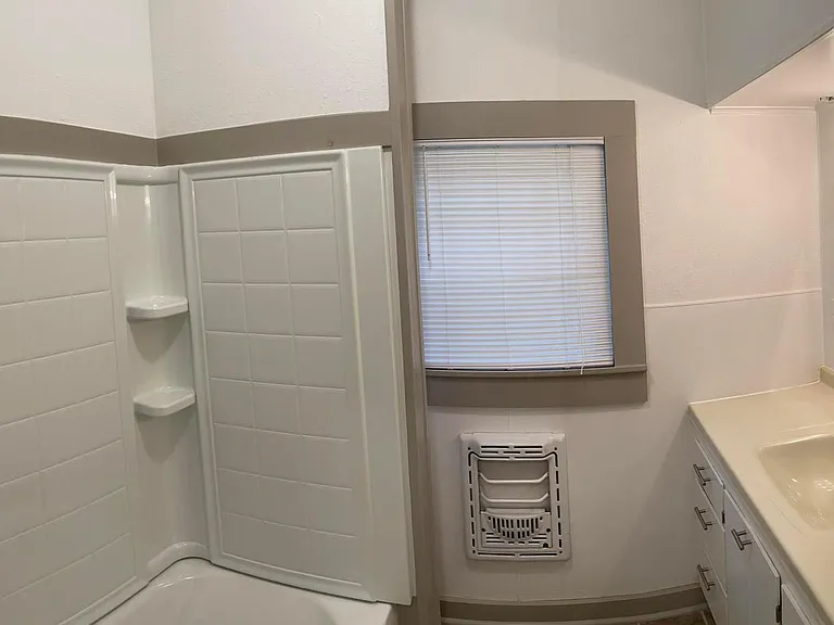 309 S West St — Photo 13