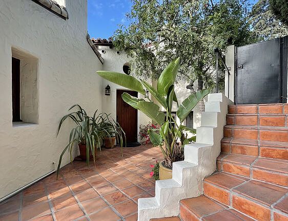 3rd image of 2315 El Contento Dr