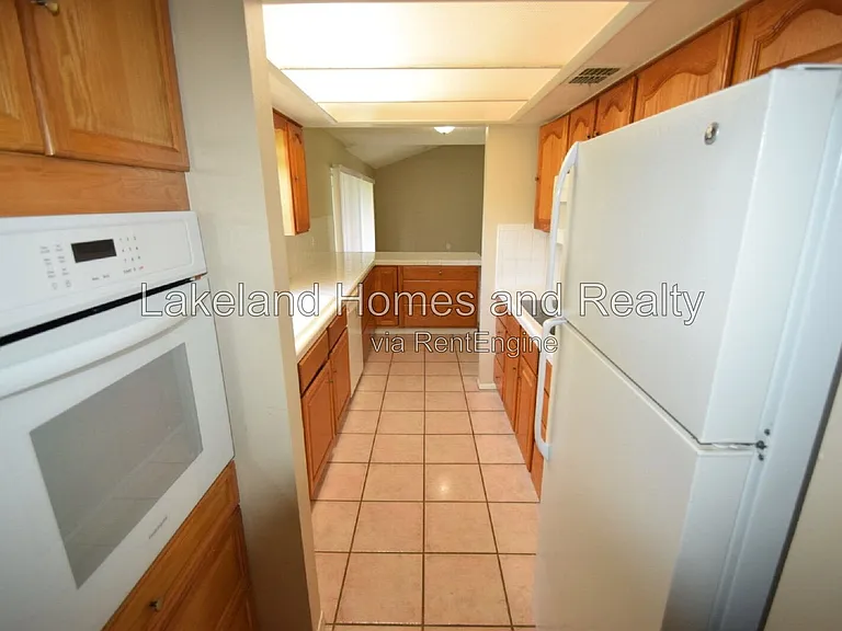 1204 Honeytree Ln W — Photo 35