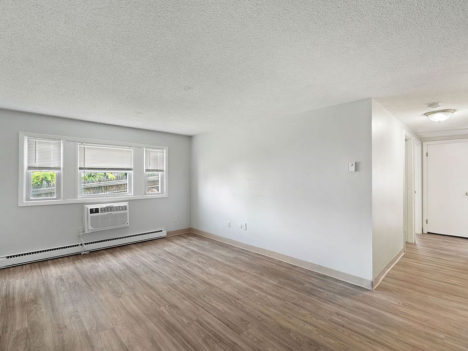 1086 South Broadway - 1086 S Broadway East Providence RI | Zillow