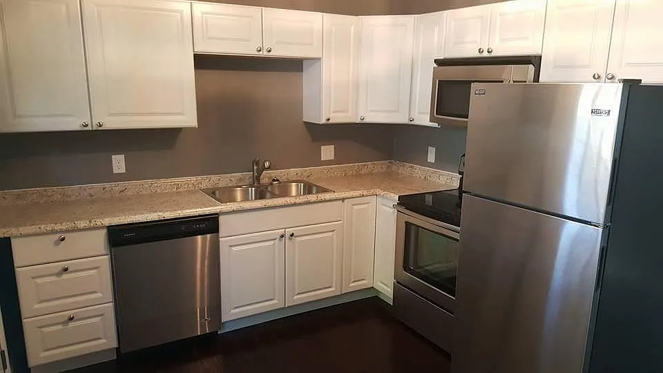 2 bed, 820 sqft, $1,200 — Photo 2